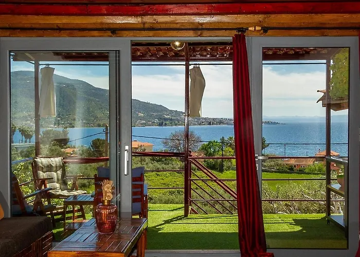 Cozy House With Amazing View!