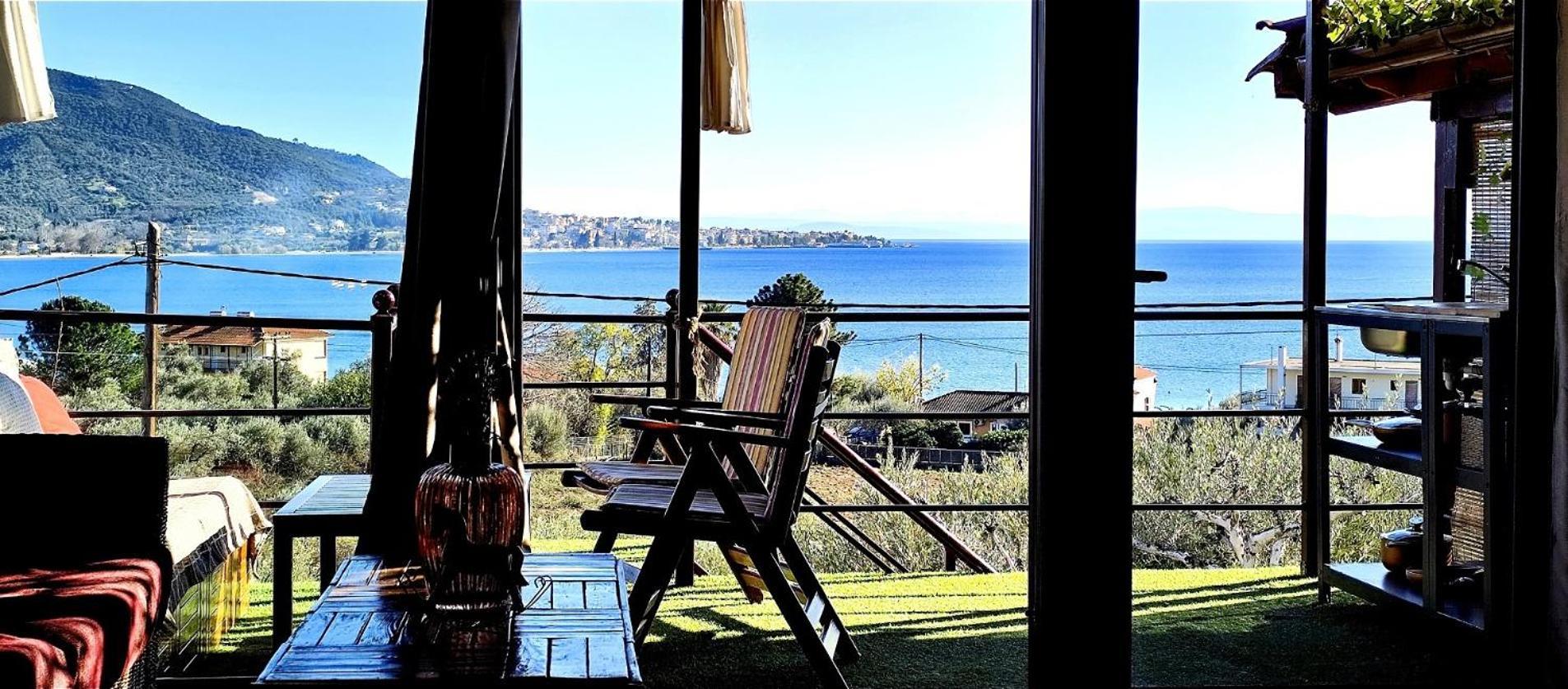 Cozy House With Amazing View!